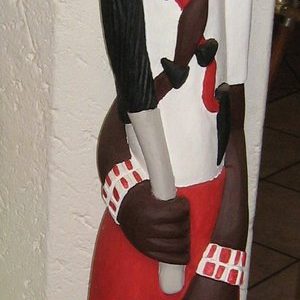 Standing shangaan diviner sculpture