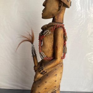 Nyamisoro: Kneeling Shangaan diviner, with removable head and whist