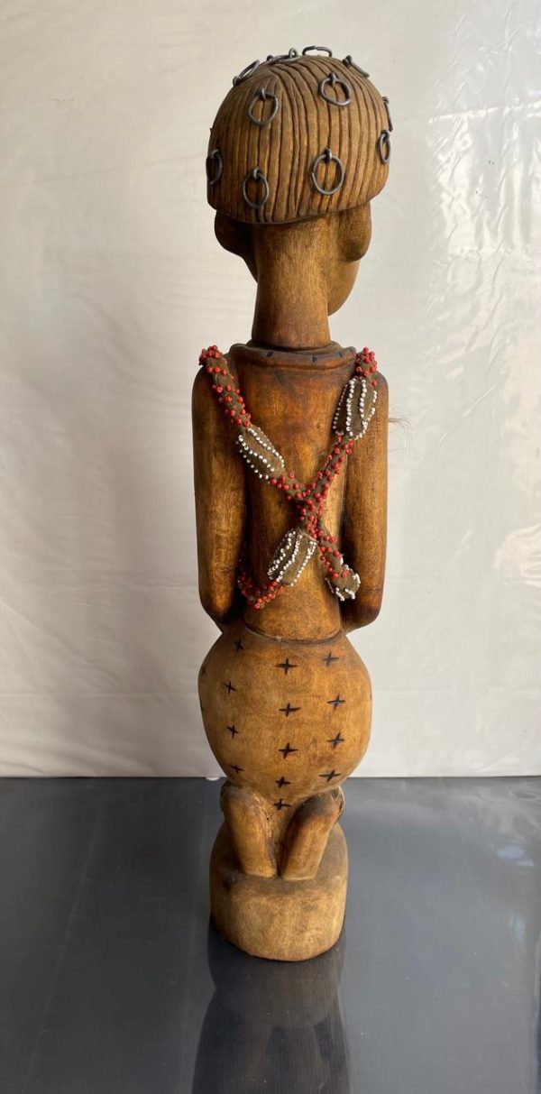 Nyamisoro: Kneeling Shangaan diviner, with removable head